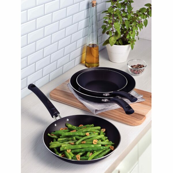 Tramontina Chelsea Aluminum Frying Pan with Interior Starflon Max PFOA Free Nonstick Coating and Exterior Black Silicon Coating with Spatula